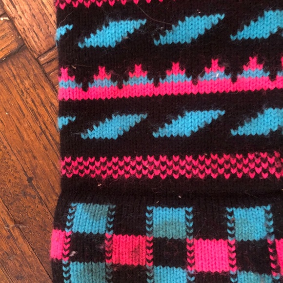 MAUREEN OF THE MEWS HANDMADE IN NEW HAMPSHIRE ,SKI HAT with bells one size, wool - Picture 7 of 8